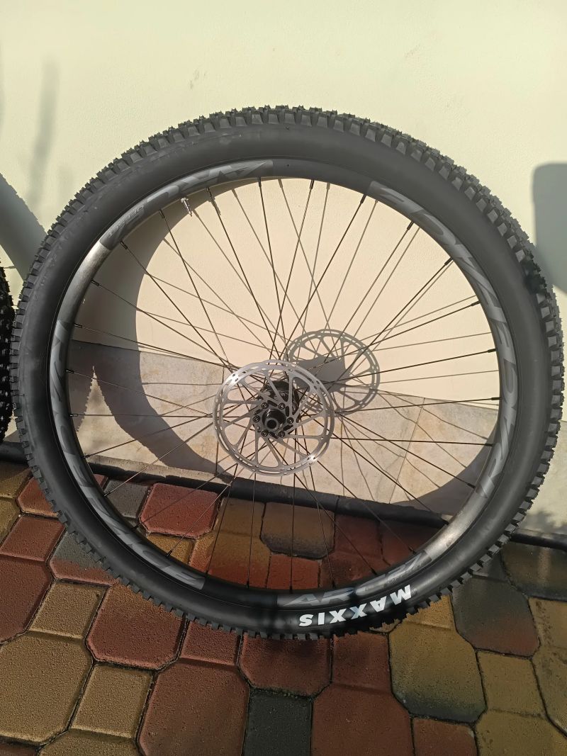 Nová vypletená 29" kola RaceFace ARC + DT Swiss 370 - XD