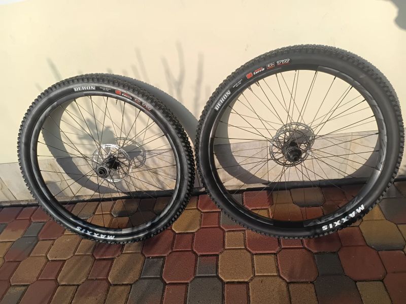 Nová vypletená 29" kola RaceFace ARC + DT Swiss 370 - XD