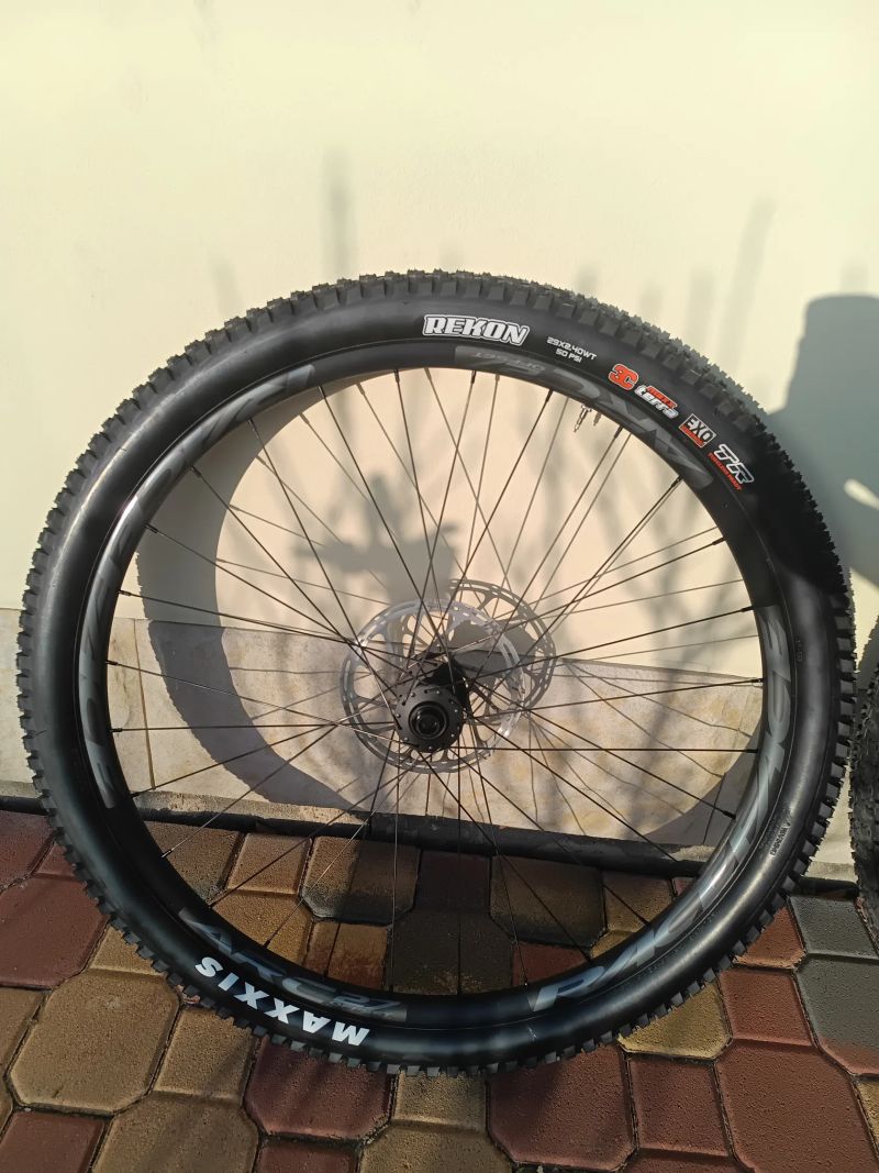 Nová vypletená 29" kola RaceFace ARC + DT Swiss 370 - XD