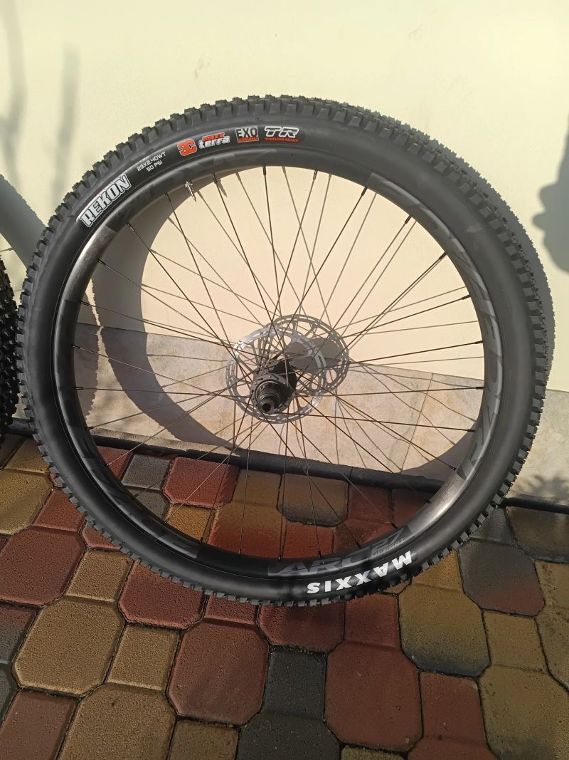 Nová vypletená 29" kola RaceFace ARC + DT Swiss 370 - XD