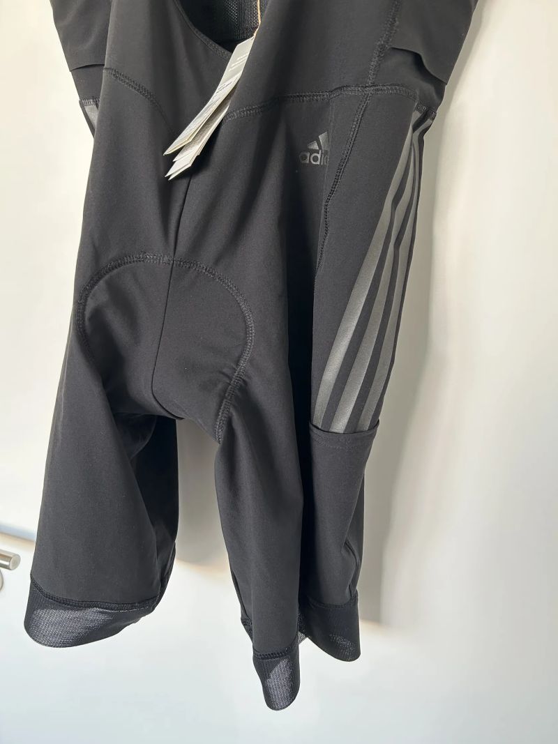 Cargo šortky Adidas Adiventure bib - nové, velikost L.