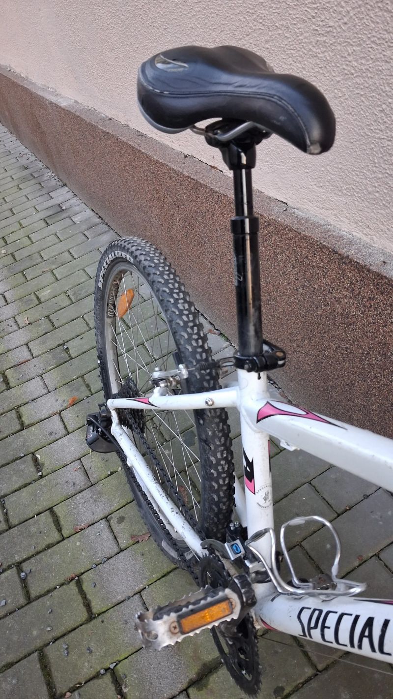 Dětské kolo Specialized Hotrock velikost kol "24, vhodné pro 8-12 let věku (od 125 do 150 cm) 