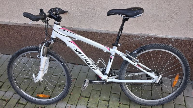 Dětské kolo Specialized Hotrock velikost kol "24, vhodné pro 8-12 let věku (od 125 do 150 cm) 