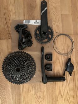 Truvativ karbonove kliky descendant a sada SRAM GX