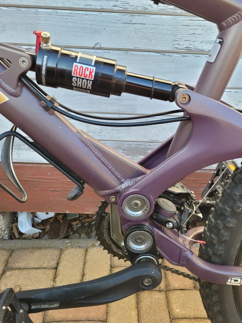 GT Force 3.0, rám L