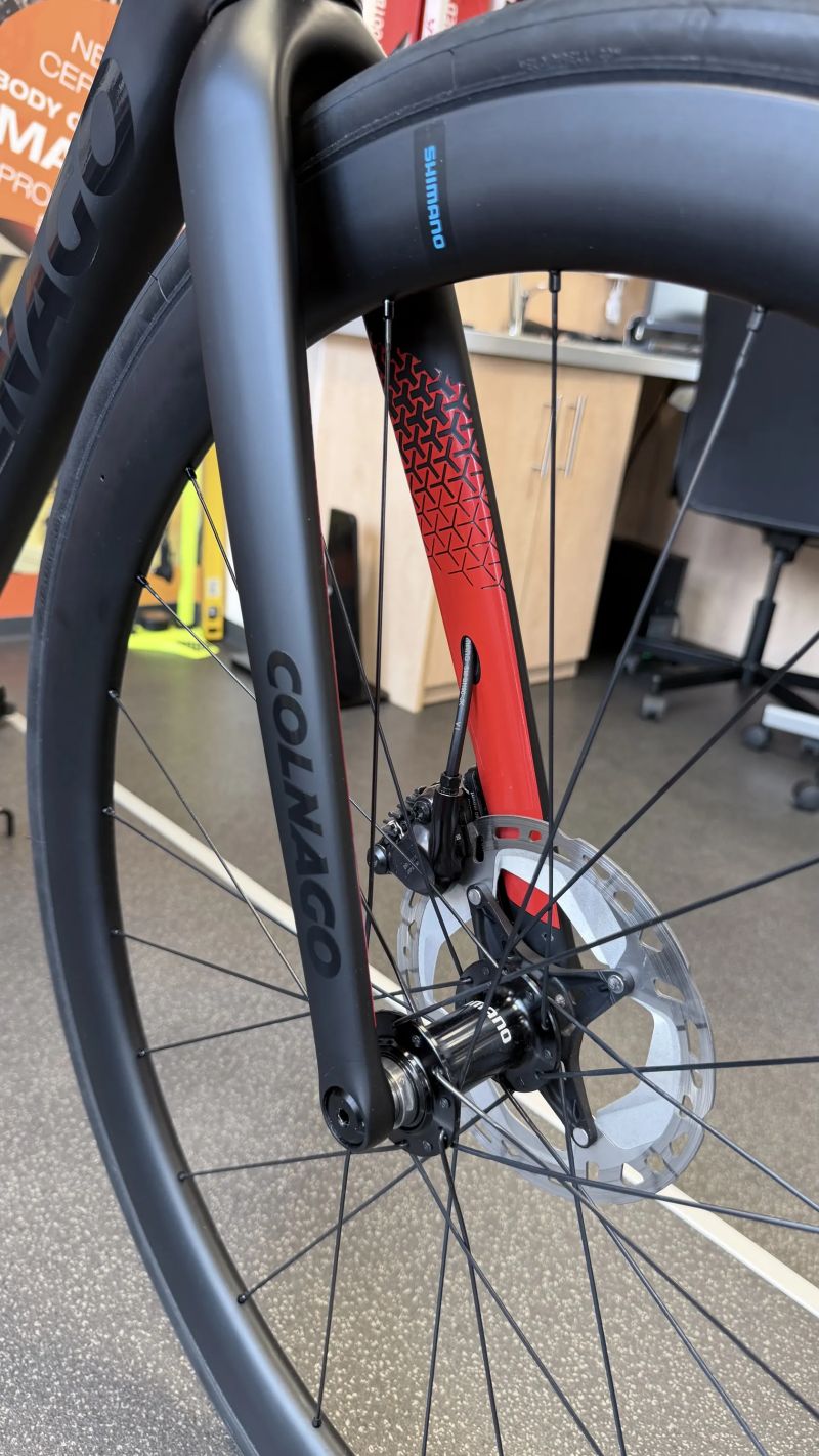 Colnago Colnago V3 Ultegra Di2 12s + karbonová kola – TOP nabídka, co se nebude opakovat 🇮🇹🔥