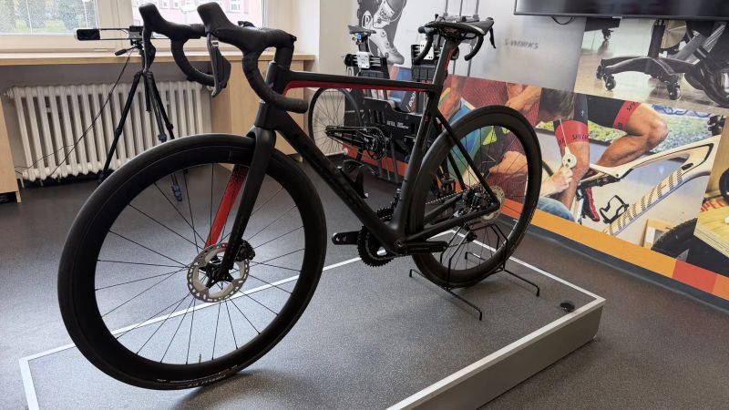 Colnago Colnago V3 Ultegra Di2 12s + karbonová kola – TOP nabídka, co se nebude opakovat 🇮🇹🔥