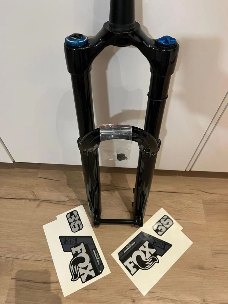 Nový - FOX 36 Elite GRIP2