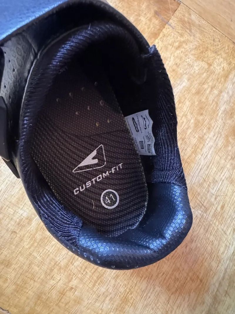 Silniční tretry Shimano RP9L Black