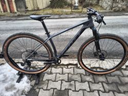 KARBONOVÉ HORSKÉ KOLO SCOTT , SHIMANO XT , FOX