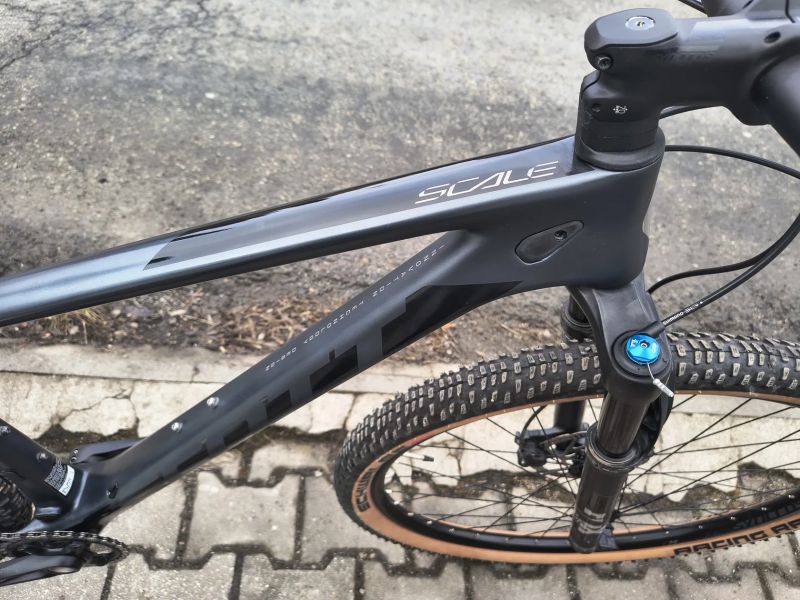 KARBONOVÉ HORSKÉ KOLO SCOTT , SHIMANO XT , FOX