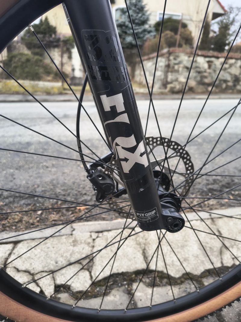 KARBONOVÉ HORSKÉ KOLO SCOTT , SHIMANO XT , FOX