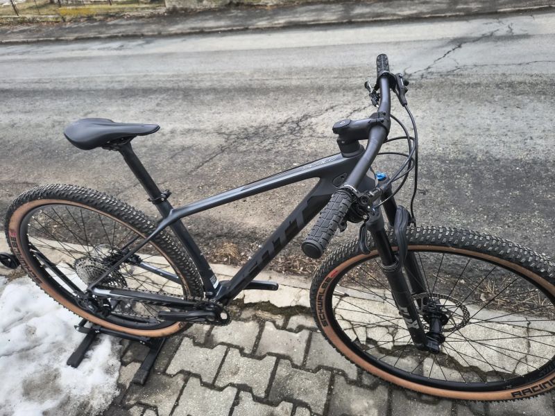 KARBONOVÉ HORSKÉ KOLO SCOTT , SHIMANO XT , FOX