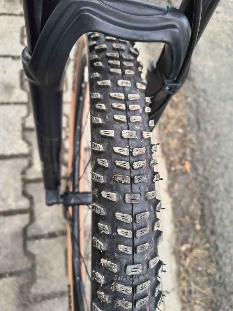 KARBONOVÉ HORSKÉ KOLO SCOTT , SHIMANO XT , FOX