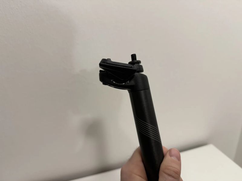 Karbonová sedlovka Devox 27.2 mm 300 mm