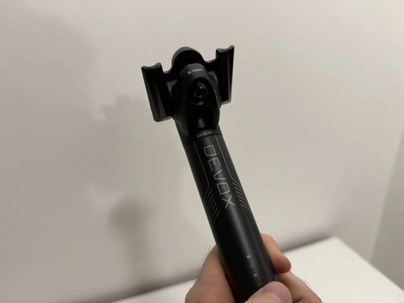 Karbonová sedlovka Devox 27.2 mm 300 mm