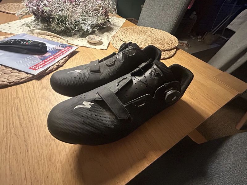 Silniční tretry Specialized TORCH 2.0 black