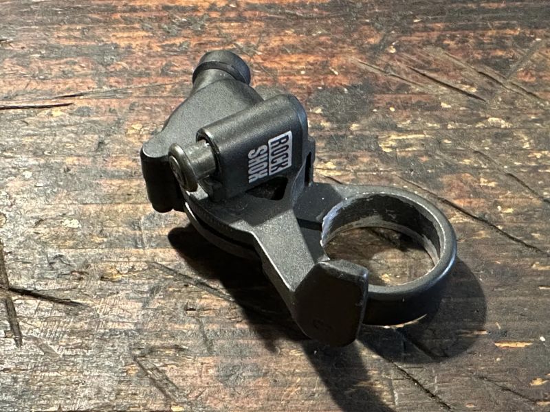 páčky lockout na vidlice Fox, RS, Suntour, RST