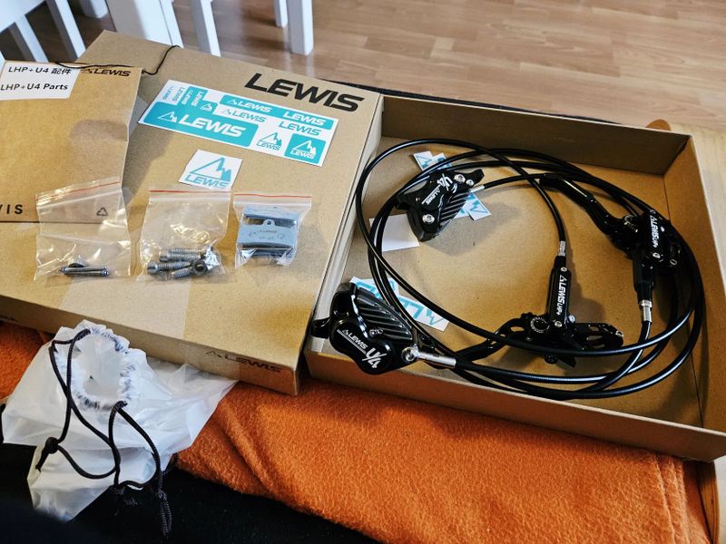 Novinka Lewis LHP + U4 Brake Set - Black Design