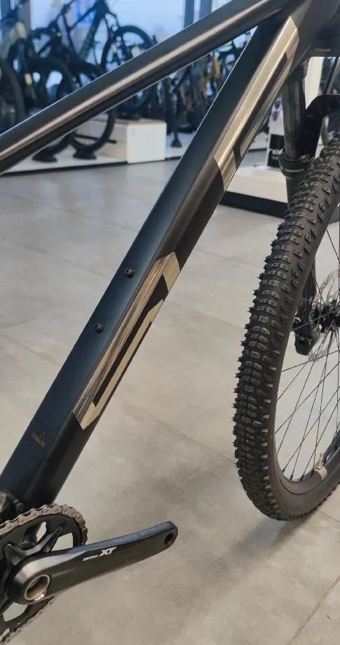 Prodám MTB 29 zn. Superior xp 939 vel. rámu S , černé barvy , za cenu 31 890 Kč