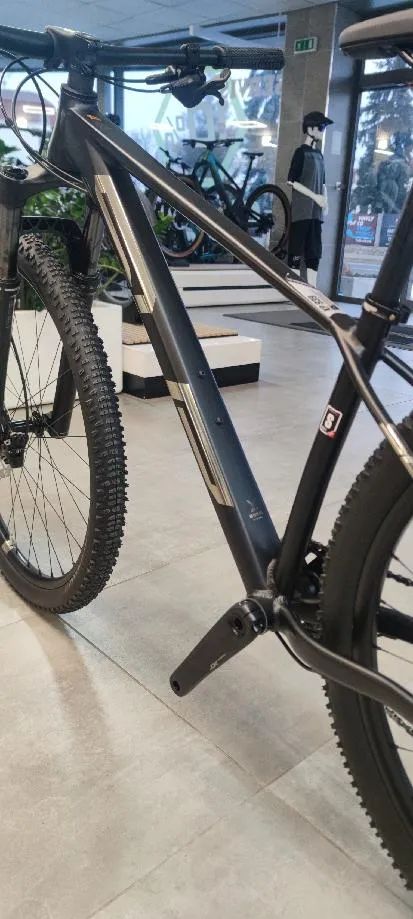 Prodám MTB 29 zn. Superior xp 939 vel. rámu S , černé barvy , za cenu 31 890 Kč