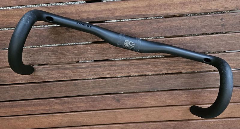 SYNCROS HB-R100-CF – moderní karbonová řídítka pro silničku nebo i gravel - NOVÁ