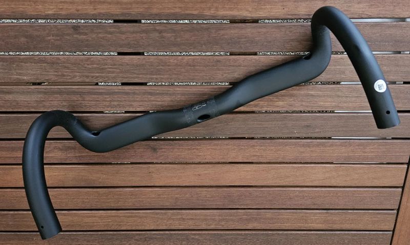 SYNCROS HB-R100-CF – moderní karbonová řídítka pro silničku nebo i gravel - NOVÁ