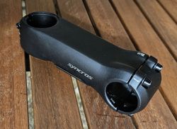 SYNCROS RR 2.0 – masivní představec pro semi-integrované vedení kabeláže – DEMONTÁŽ