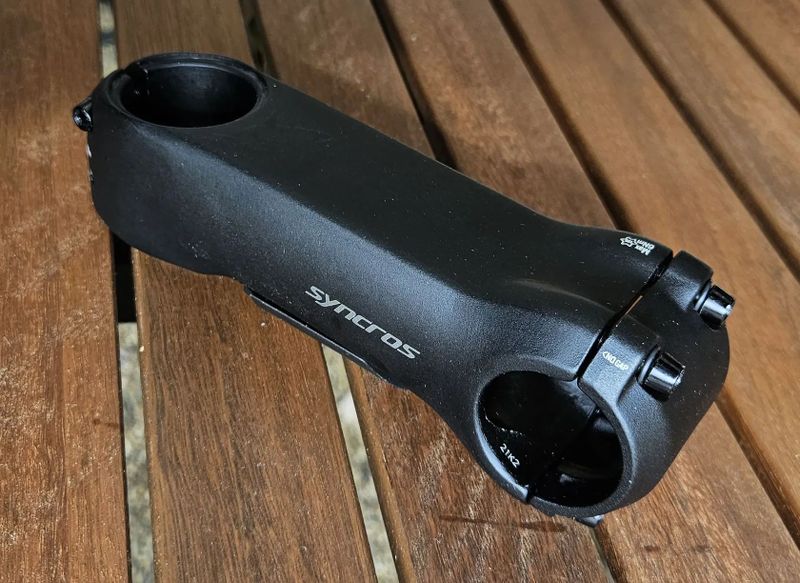 SYNCROS RR 2.0 – masivní představec pro semi-integrované vedení kabeláže – DEMONTÁŽ