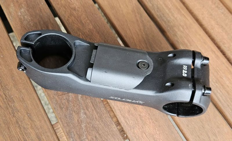 SYNCROS RR 2.0 – masivní představec pro semi-integrované vedení kabeláže – DEMONTÁŽ