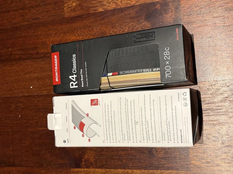 Bontrager R4 Classic Hard-Case Lite 700x28 (2 kusy)