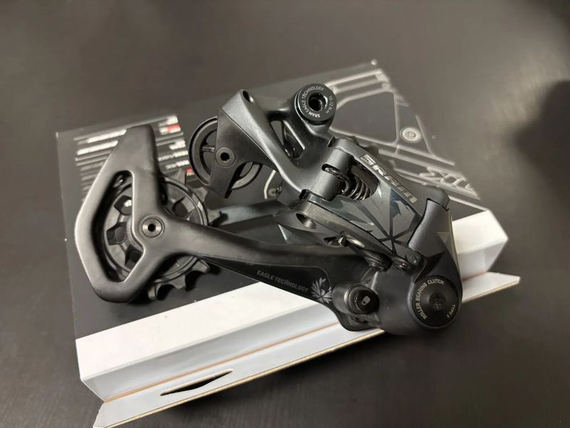 Přehazovačka a řazení Sram XX1 Lunar Eagle (sundáno z nového kola)