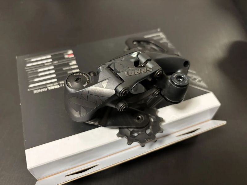 Přehazovačka a řazení Sram XX1 Lunar Eagle (sundáno z nového kola)