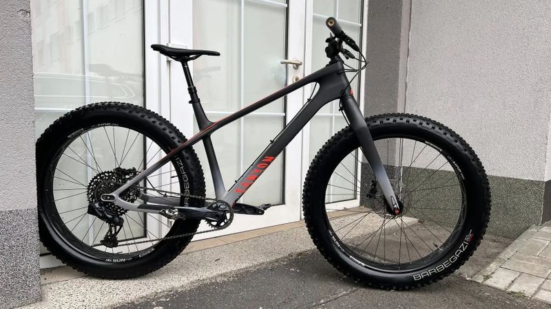 carbon fatbike Canyon Dude CF8 - volcano L
