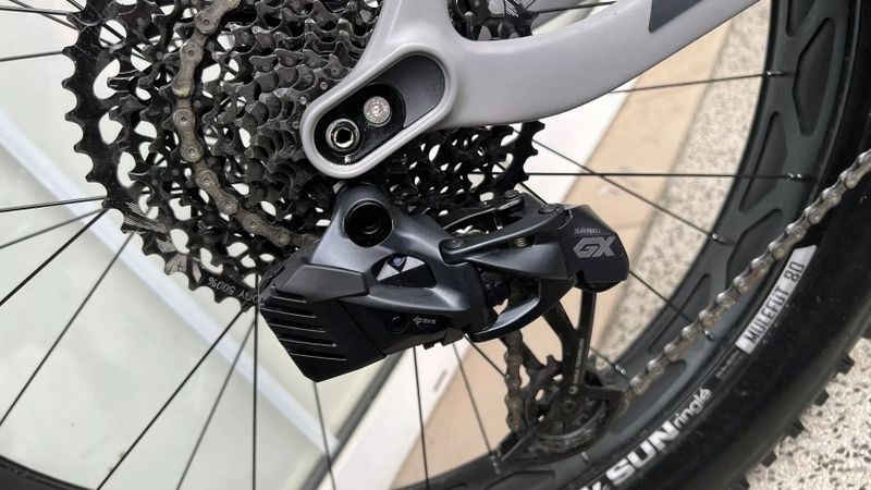 carbon fatbike Canyon Dude CF8 - volcano L