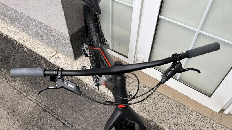 carbon fatbike Canyon Dude CF8 - volcano L