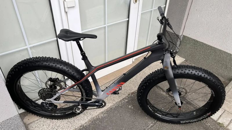 carbon fatbike Canyon Dude CF8 - volcano L