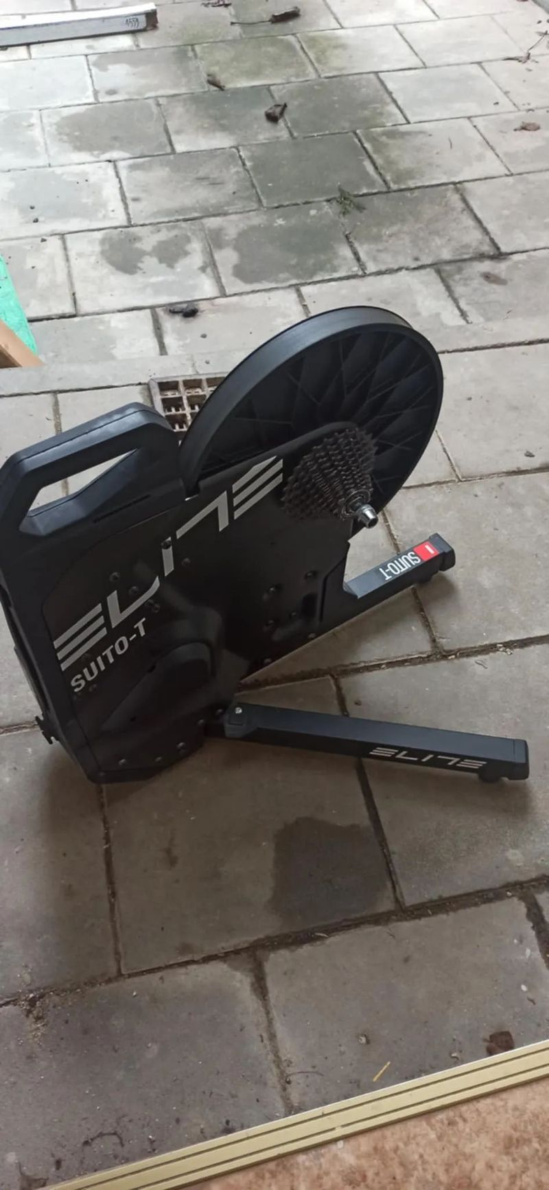 Elite Suito T s kazetou