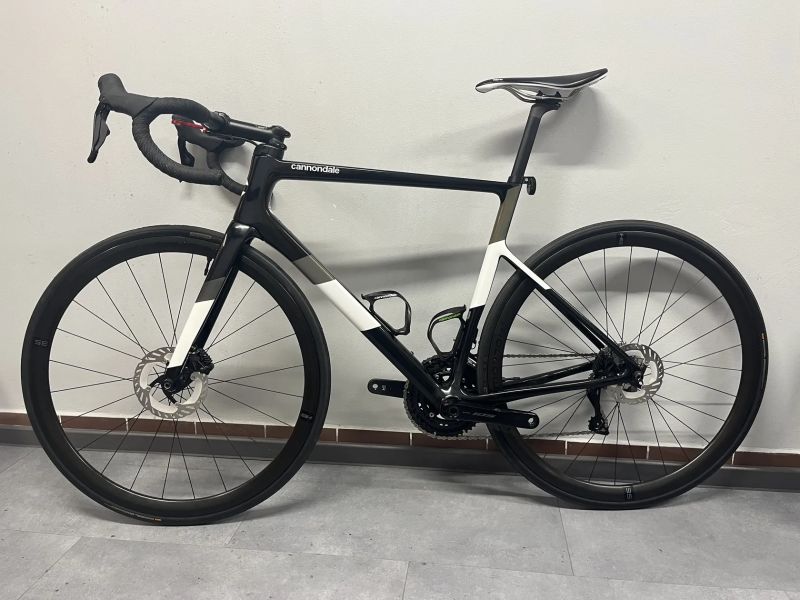 Cannondale SuperSix EVO – velikost 54 – špičkový stav, nová Di2 sada – váha 7,925 kg