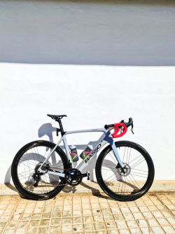 Silniční kolo Basso Diamante na Campagnolo Super Record EPS 12 speed a kolech Bora WTO 45 mm