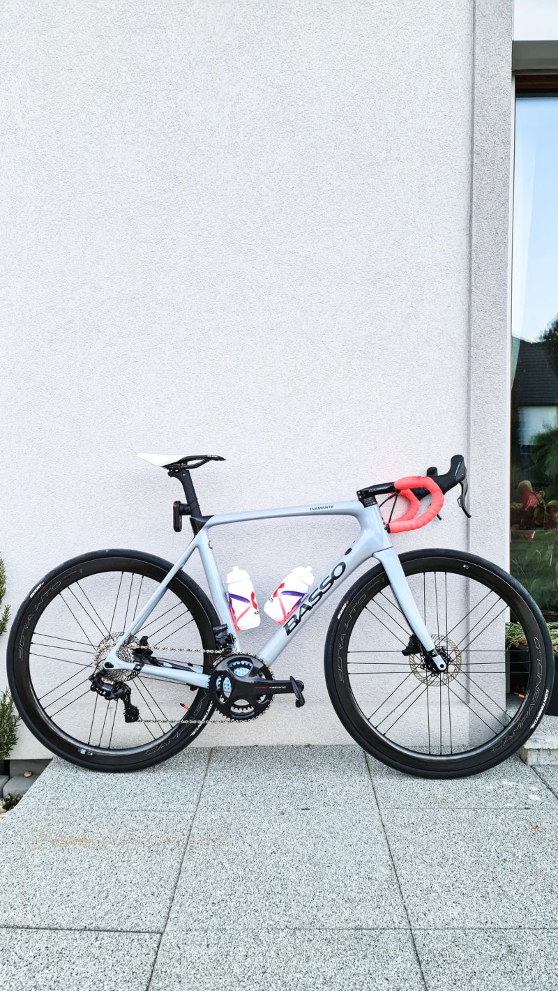 Silniční kolo Basso Diamante na Campagnolo Super Record EPS 12 speed a kolech Bora WTO 45 mm