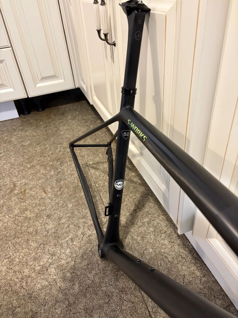 Prodám extrémně lehký rám Specialized Atheos