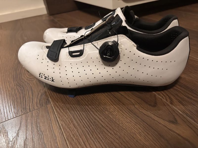 Tretry Fizik - velikost 44