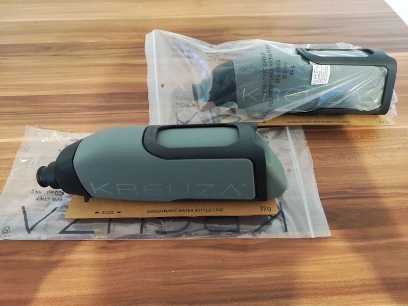 Aero láhve a košíky Kreuza (cena je za oba)