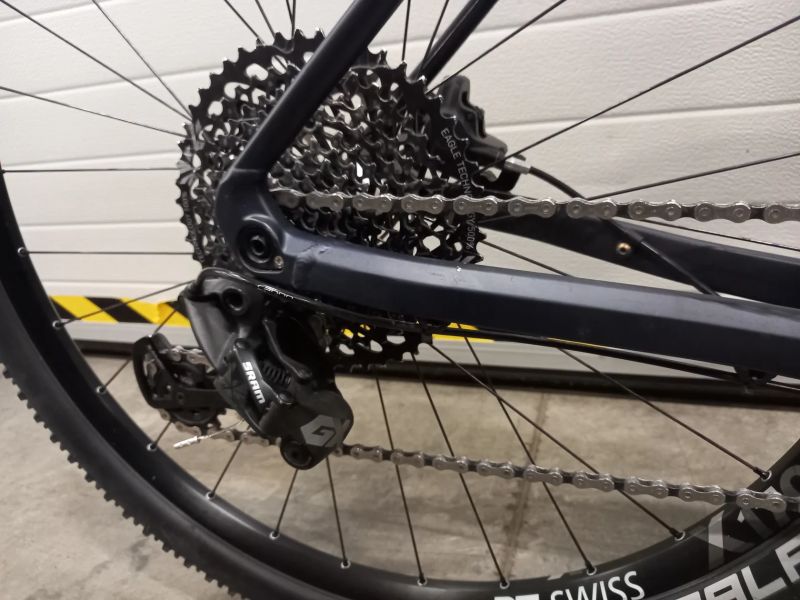 Radon Jealous Al 10.0 vel.M