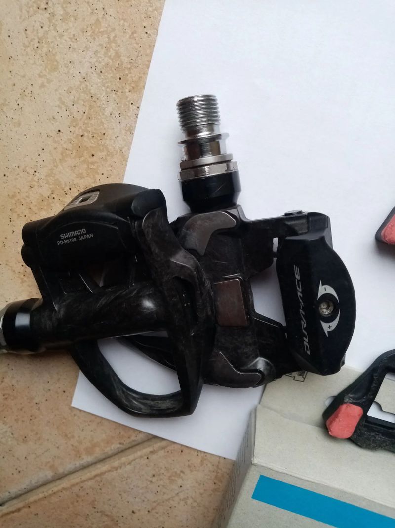Pedály Shimano Dura-Ace (karbon) osa +4 mm, nášlapné, silniční