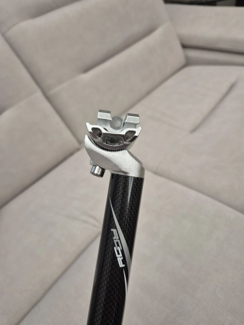 Karbonová sedlovka 27,2