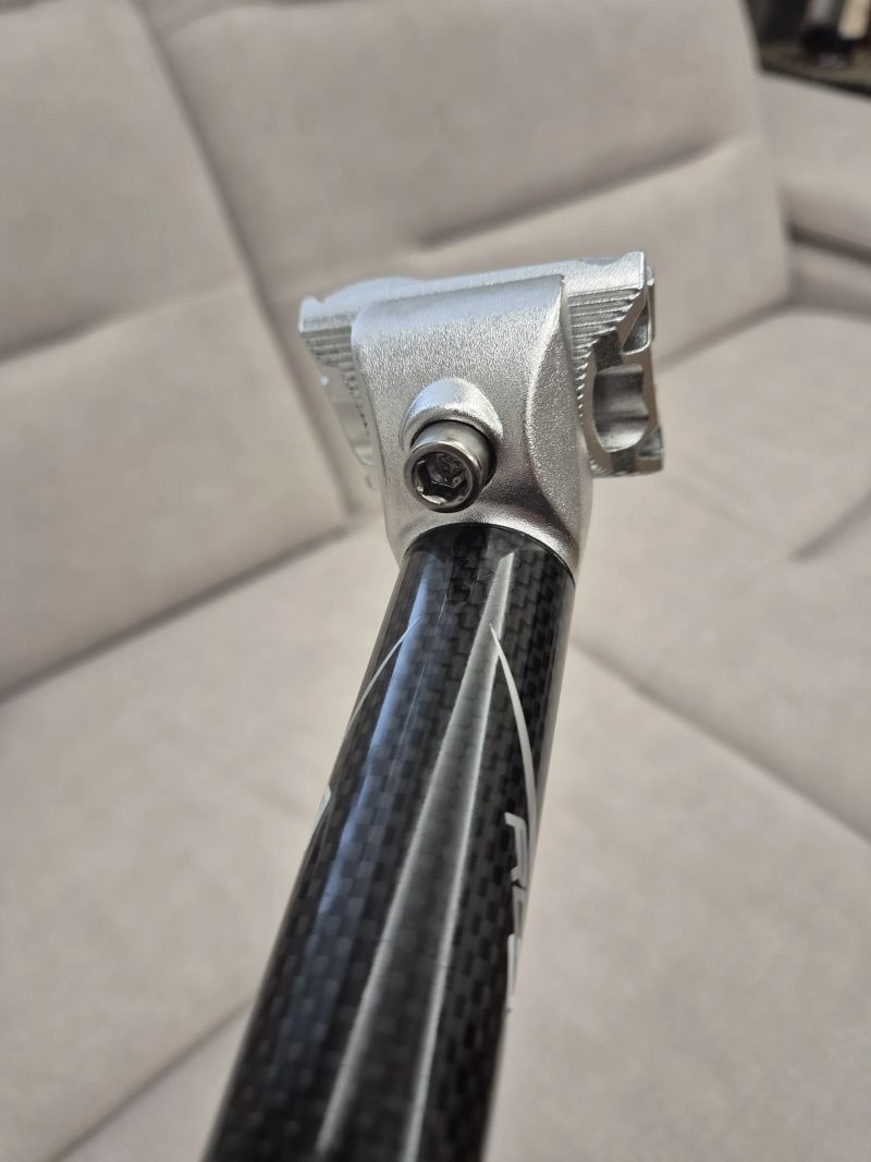 Karbonová sedlovka 27,2