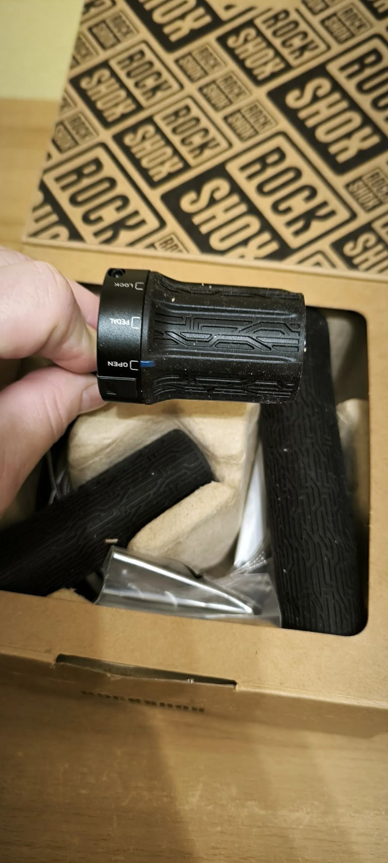 ROCK SHOX TwistLoc Ultimate Full Sprint, levé, 3P