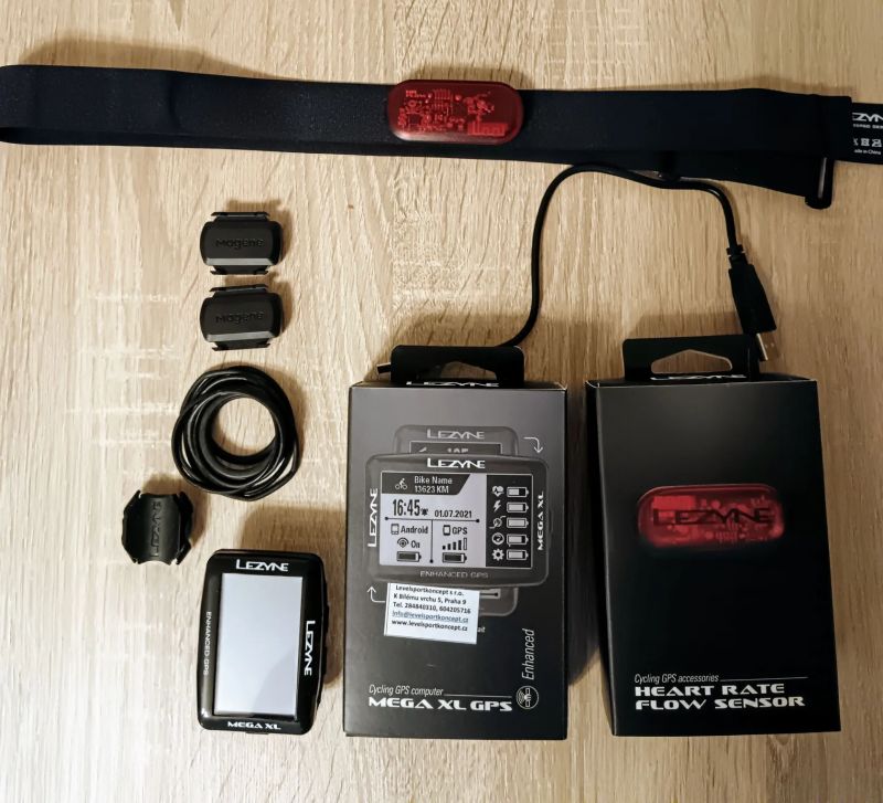 GPS cyklocomputer Lezyne Mega XL+příslušenství